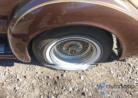 1982 Ford Mustang z USA, uszkodzony, nr VIN 1FABP10D9CF145395